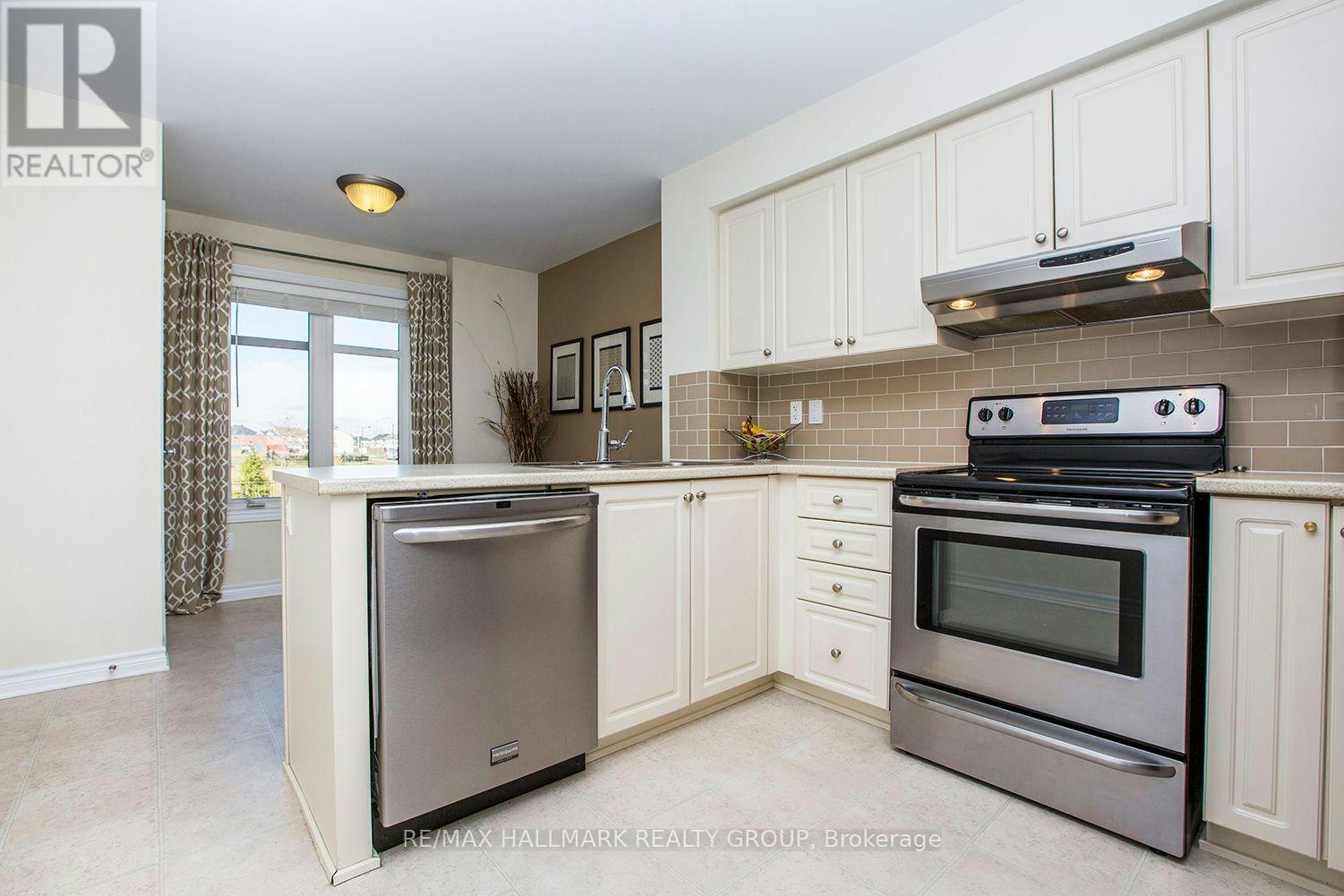 2404 Esprit Drive, Ottawa, ON, K4A 0R2 - 24