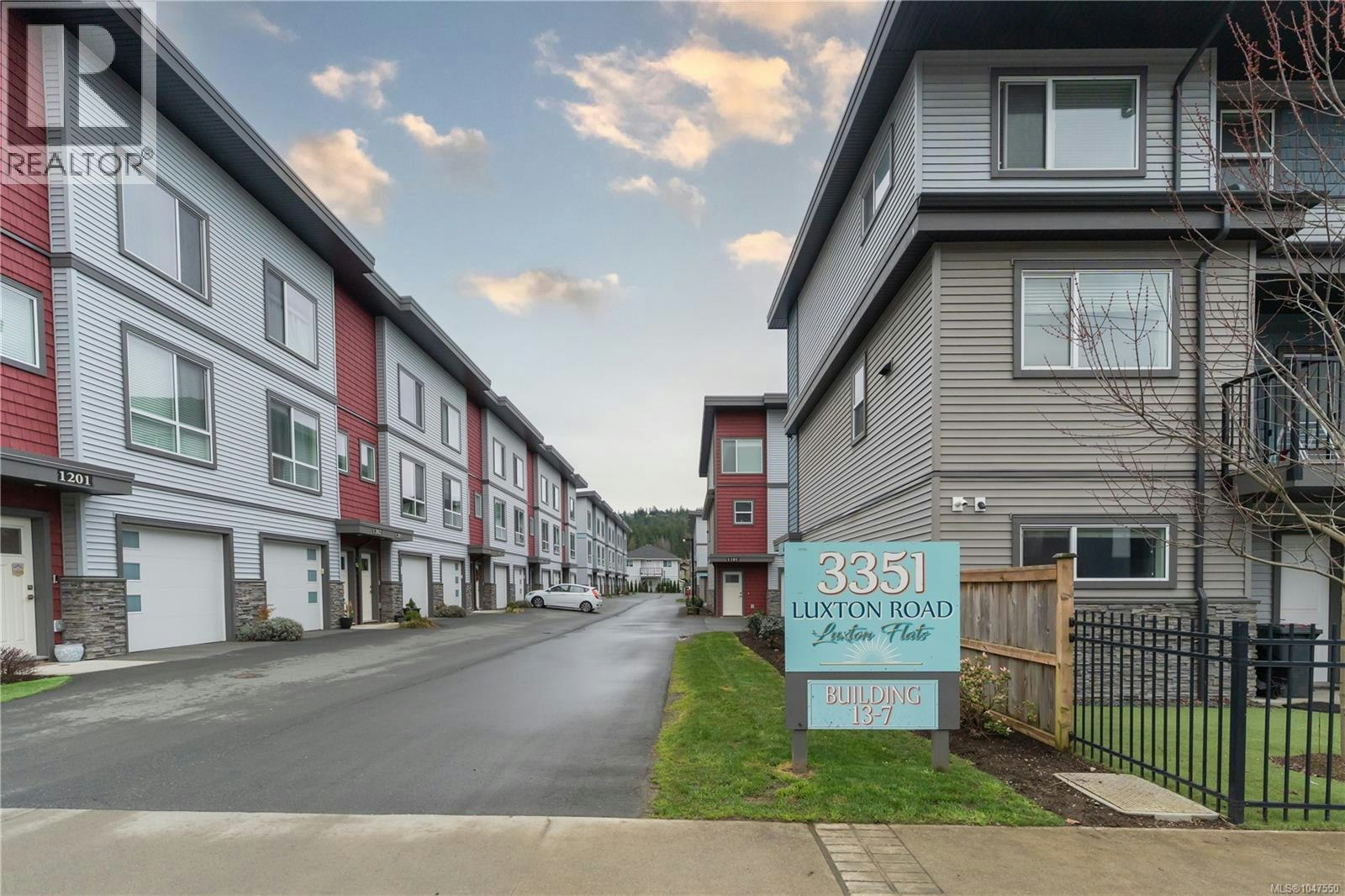 402-3351 Luxton Road, Langford, BC, V9C 0P2