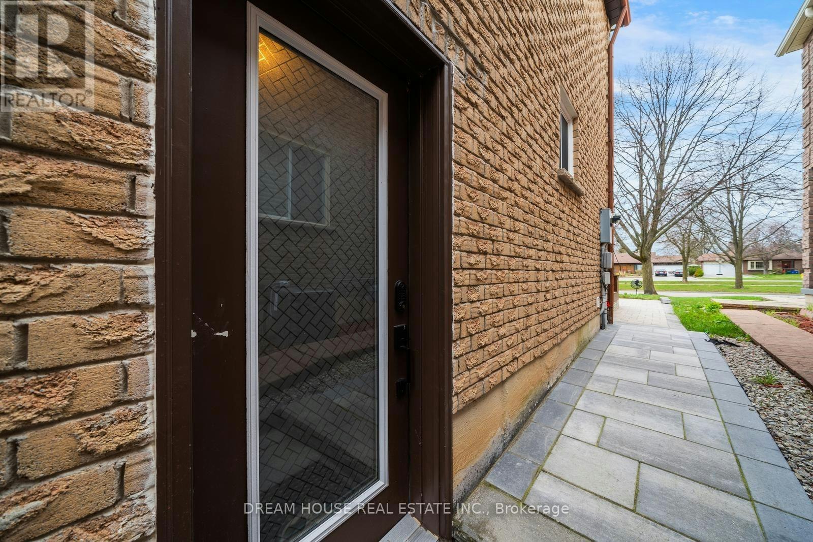 73 Hewitt Crescent, Ajax, ON, L1S 7B4 - 43