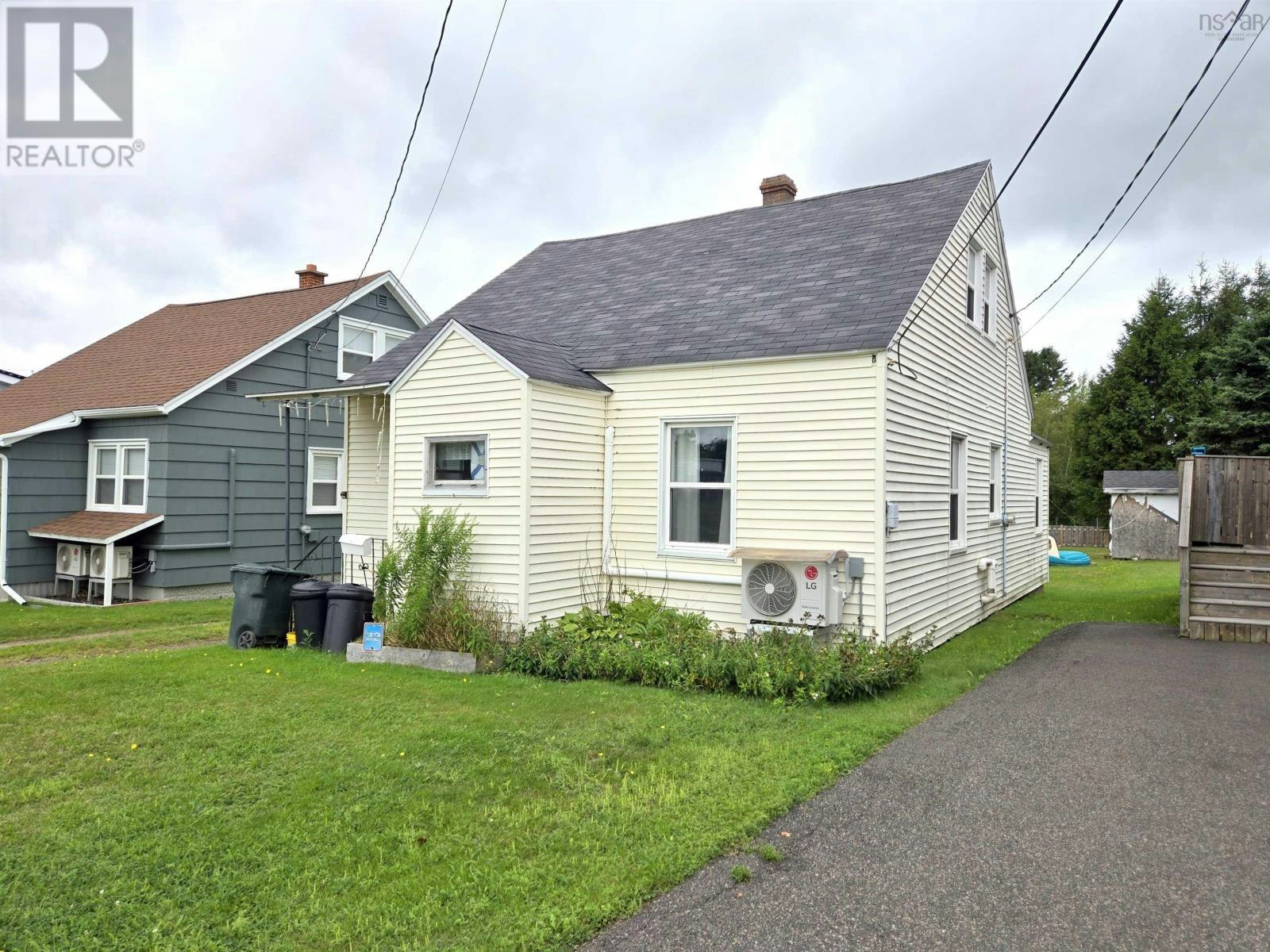 32 Poplar Street, Amherst, NS, B4H 1L7