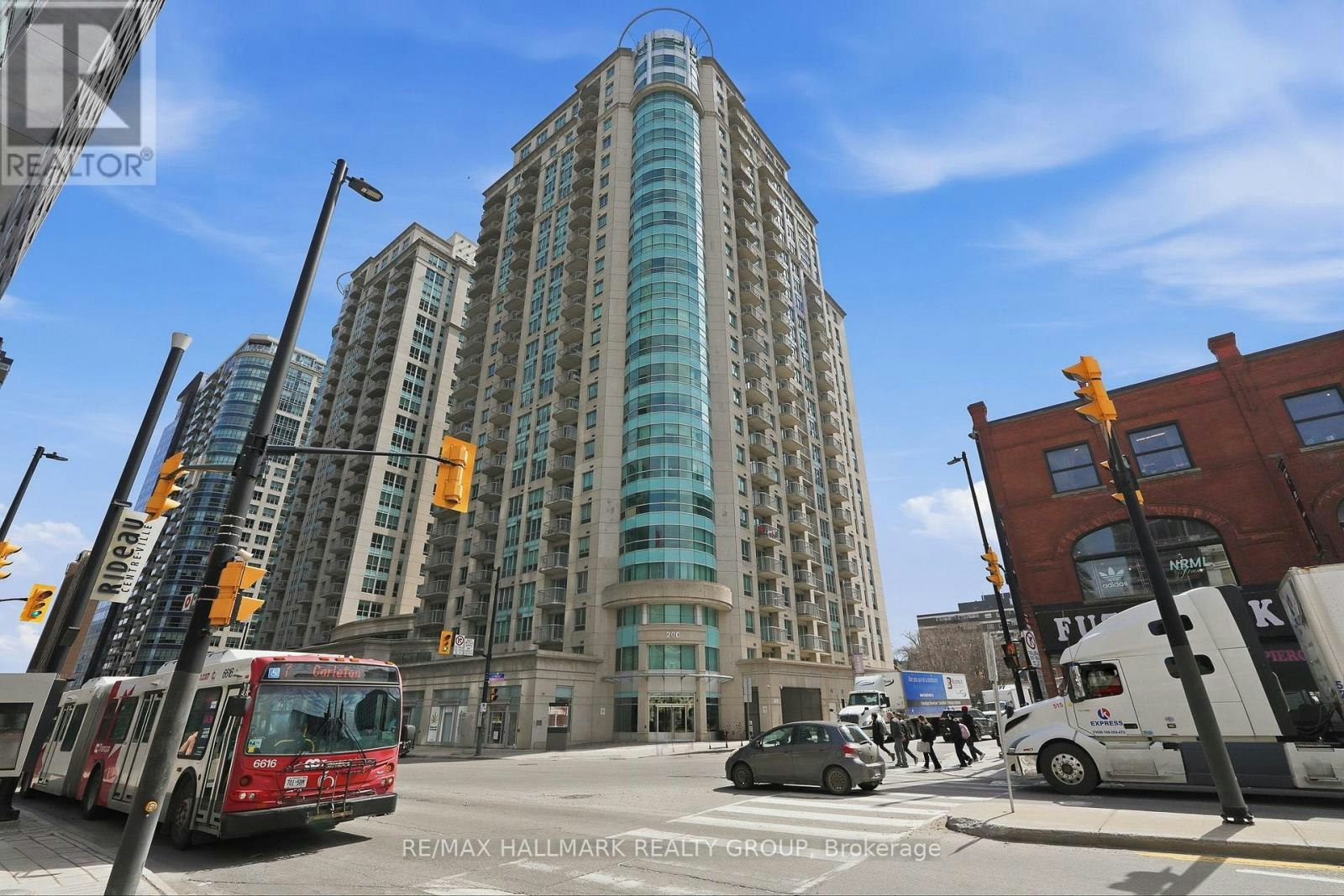 809-200 Rideau Street, Ottawa, ON, K1N 5Y1