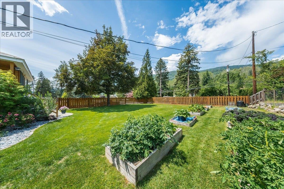 526 12th Avenue, Genelle, BC, V0G 1G0 - 35