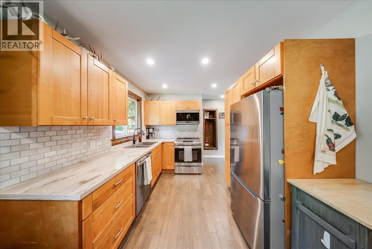 526 12th Avenue, Genelle, BC, V0G 1G0 - 10