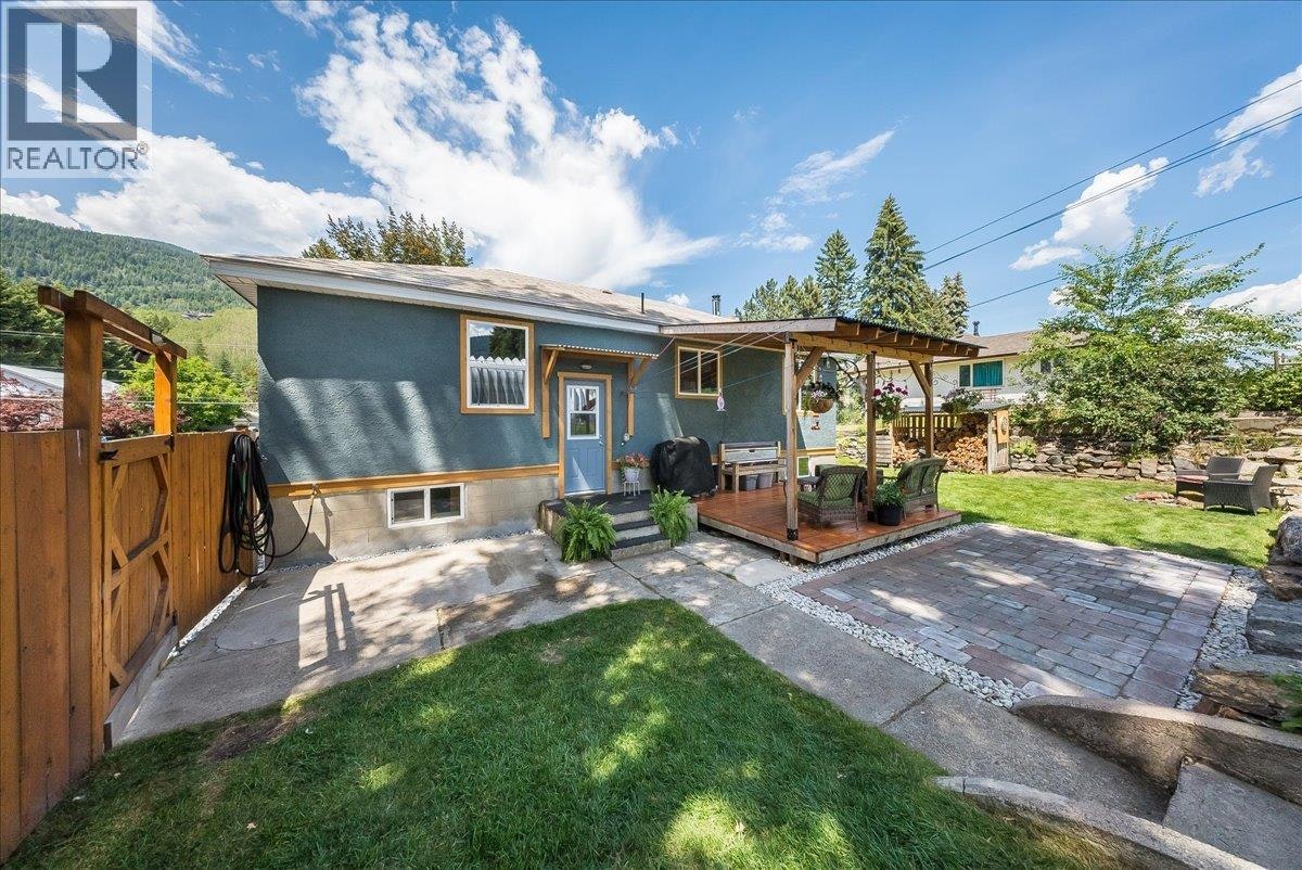 526 12th Avenue, Genelle, BC, V0G 1G0 - 2