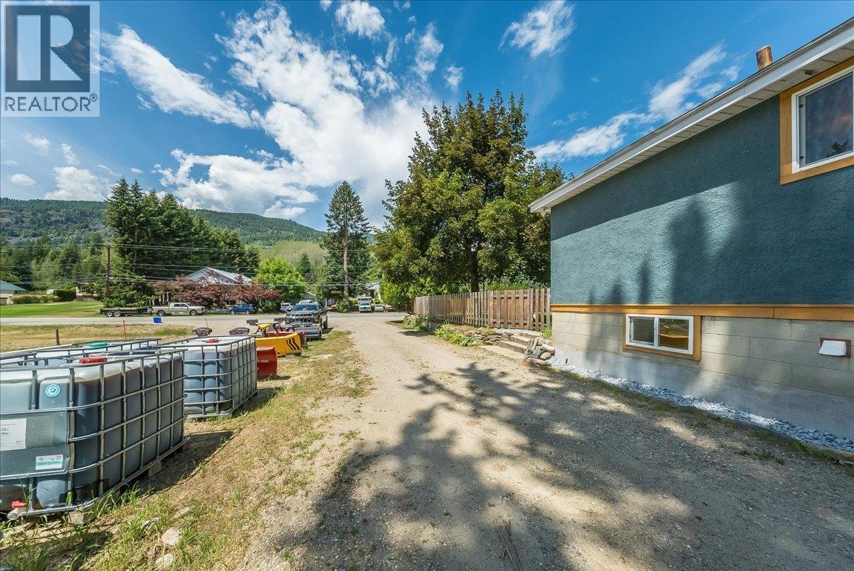 526 12th Avenue, Genelle, BC, V0G 1G0 - 44
