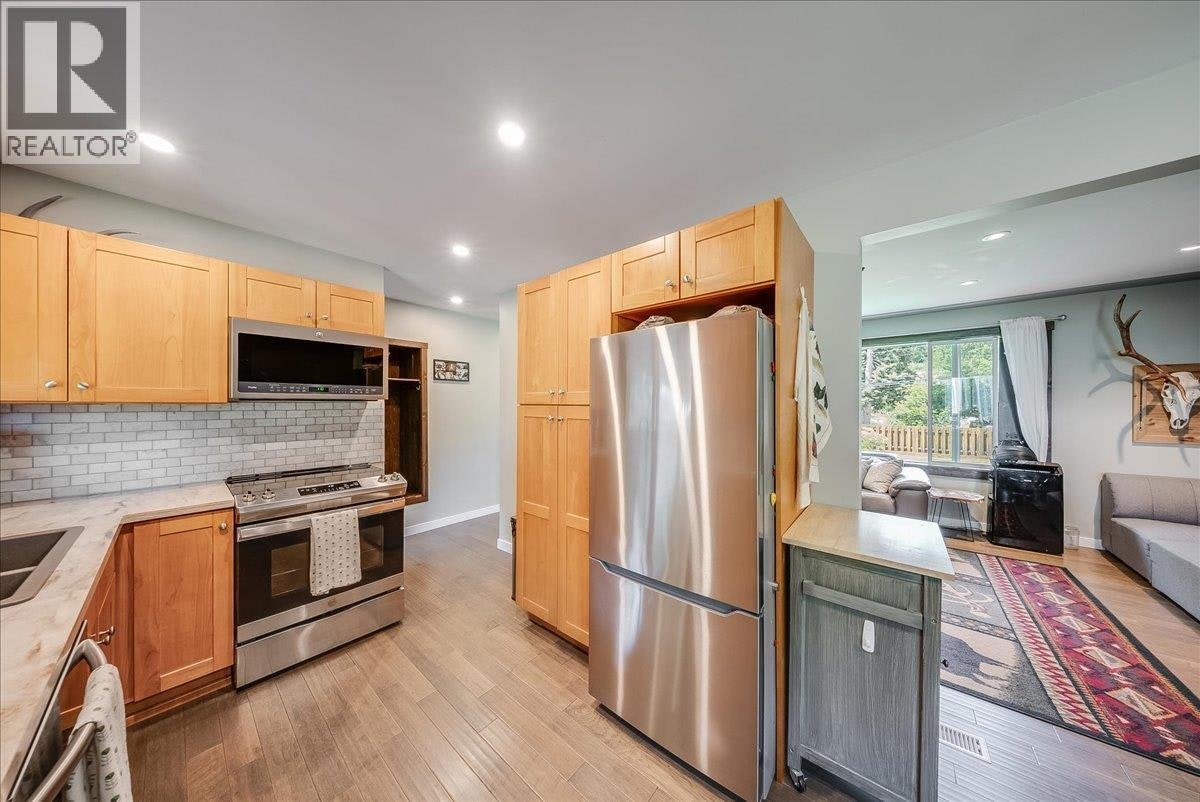 526 12th Avenue, Genelle, BC, V0G 1G0 - 12