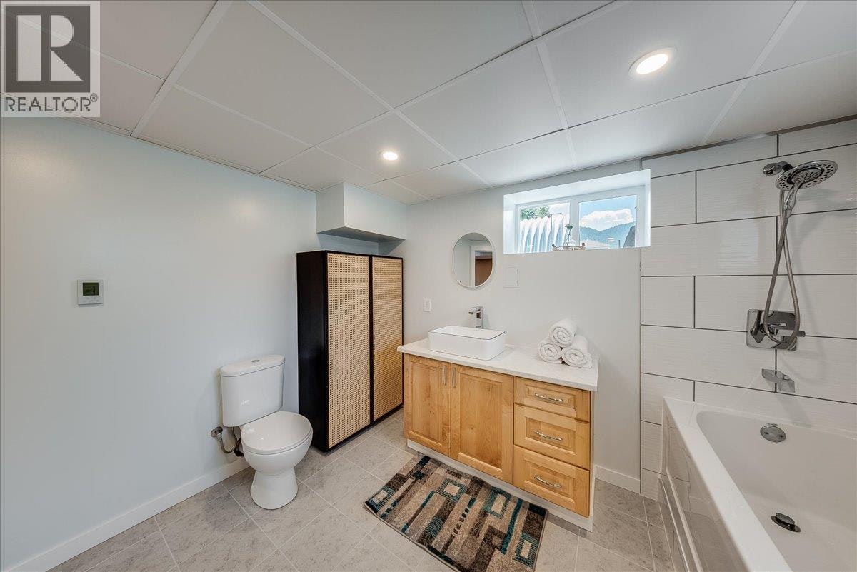 526 12th Avenue, Genelle, BC, V0G 1G0 - 25