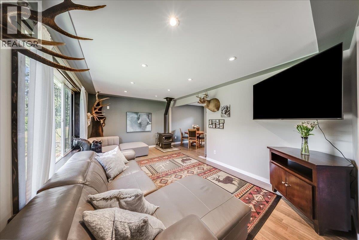 526 12th Avenue, Genelle, BC, V0G 1G0 - 5