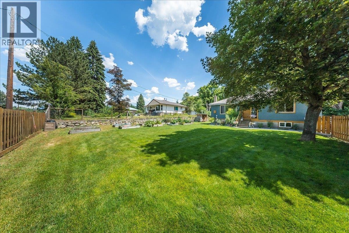 526 12th Avenue, Genelle, BC, V0G 1G0 - 37
