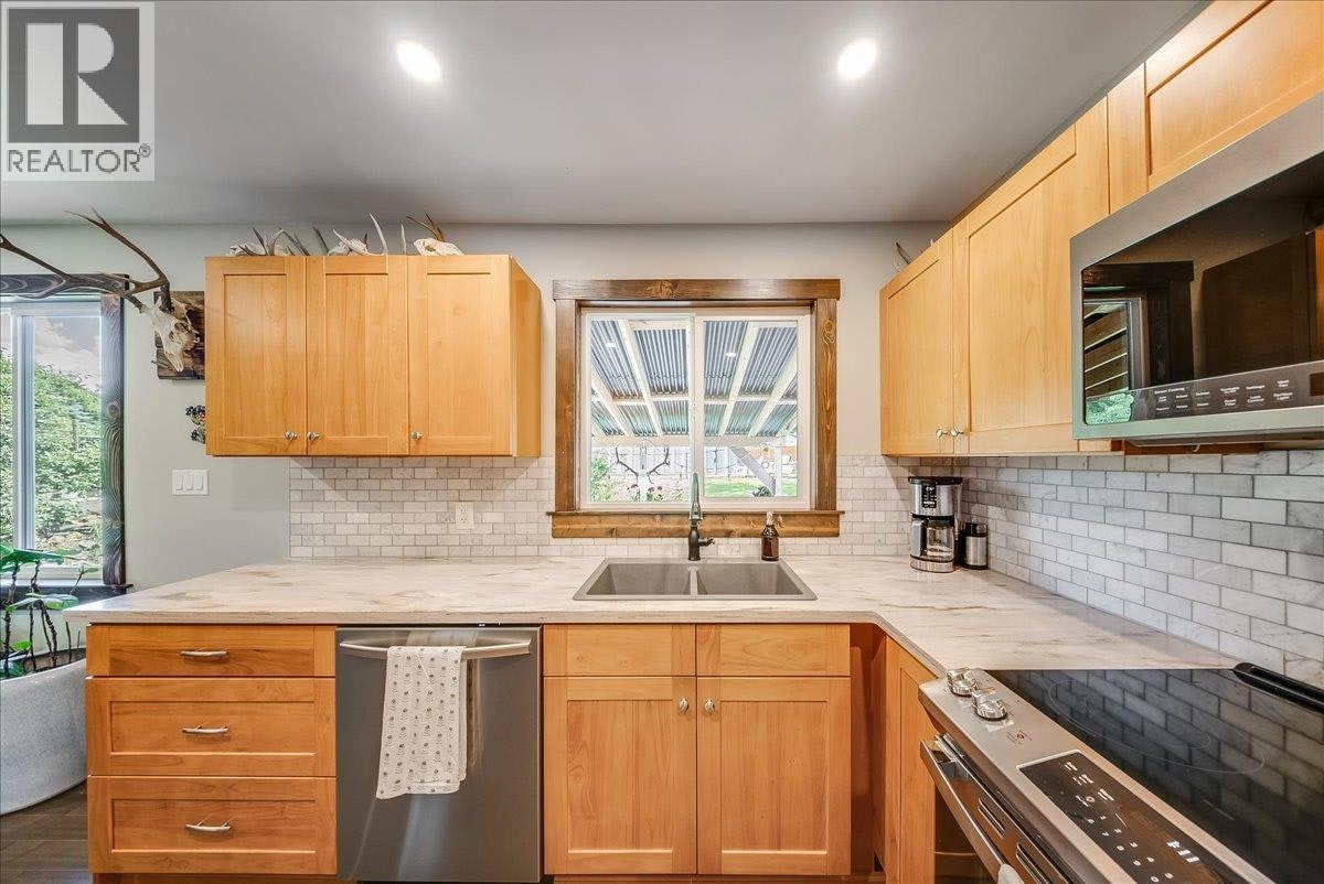 526 12th Avenue, Genelle, BC, V0G 1G0 - 11