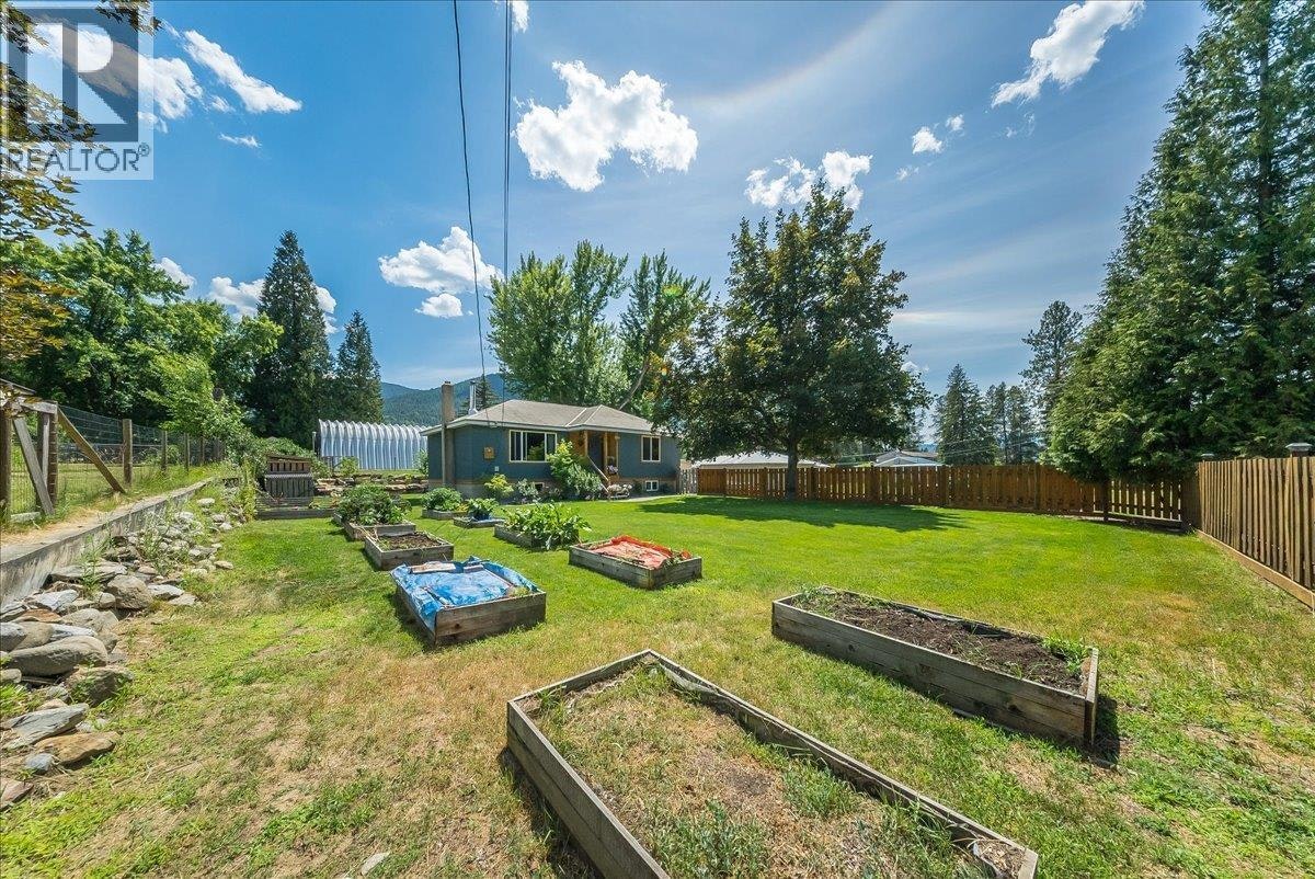 526 12th Avenue, Genelle, BC, V0G 1G0 - 38