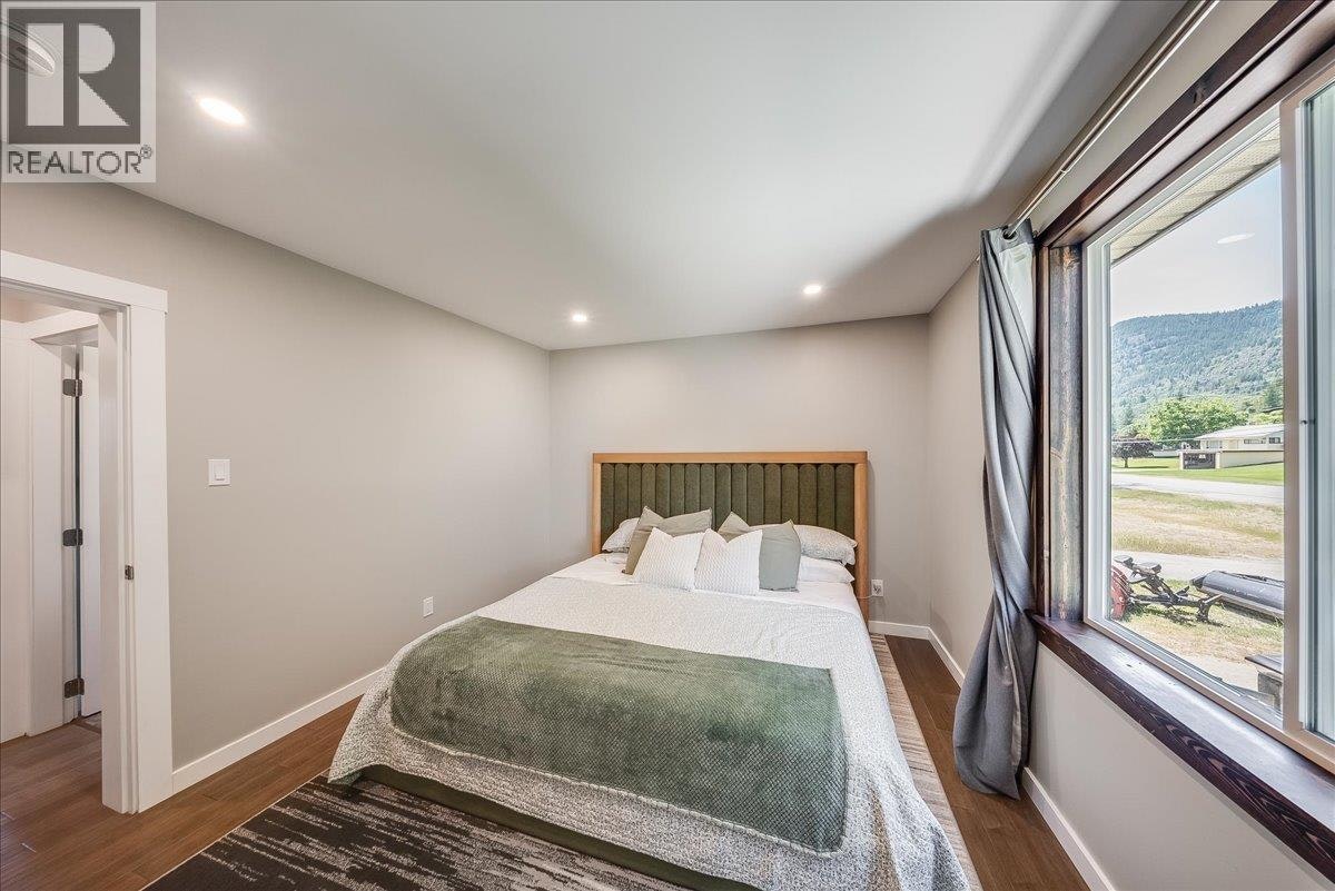 526 12th Avenue, Genelle, BC, V0G 1G0 - 15