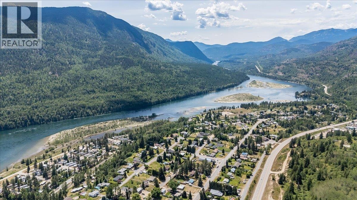 526 12th Avenue, Genelle, BC, V0G 1G0 - 52