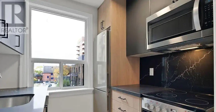 11-50 Raglan Avenue, Toronto, ON, M6C 2L1 - 5