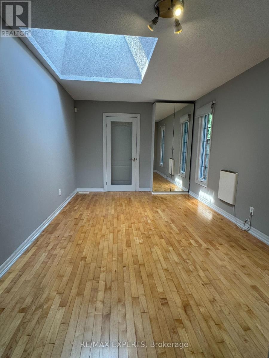 REAR-15 Gayla Street, Vaughan, ON, L4J 6W2 - 9