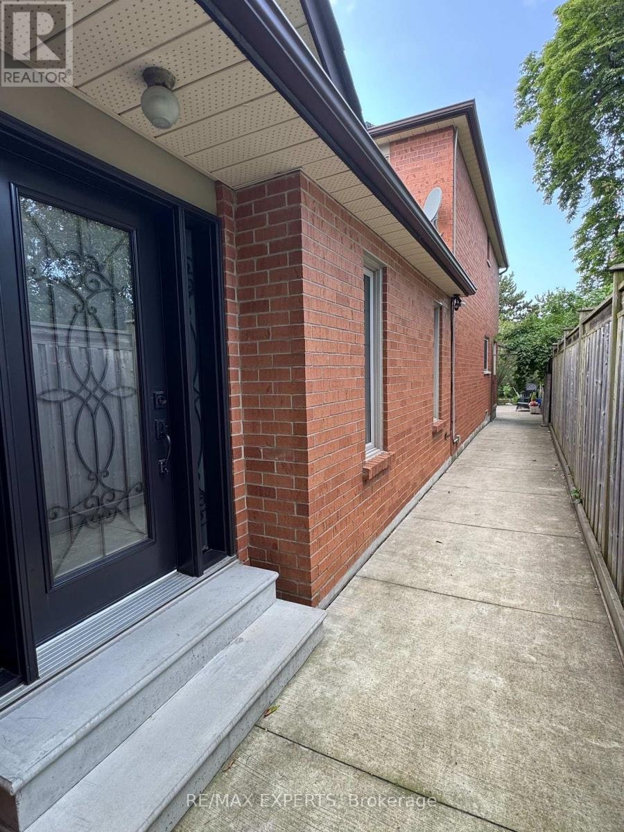 REAR-15 Gayla Street, Vaughan, ON, L4J 6W2 - 11