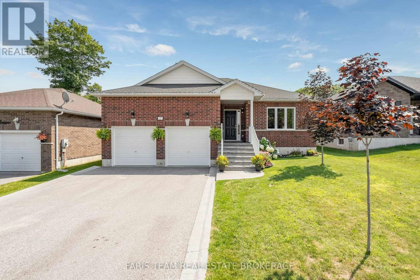 17 Hunter Avenue, Tay, ON, L0K 2A0