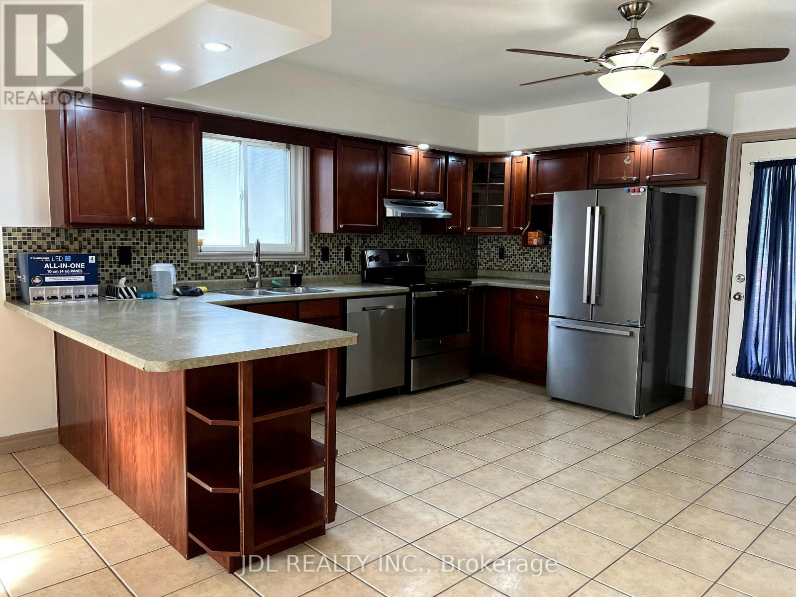 2134 Rockport Street, Windsor, ON, N9G 3A5 - 6