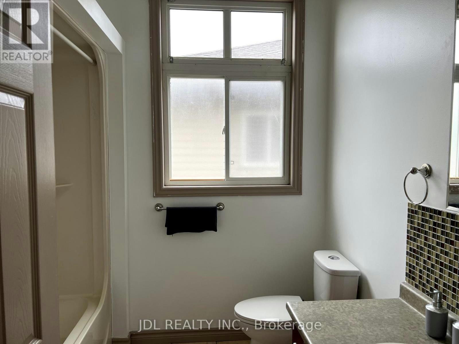 2134 Rockport Street, Windsor, ON, N9G 3A5 - 9