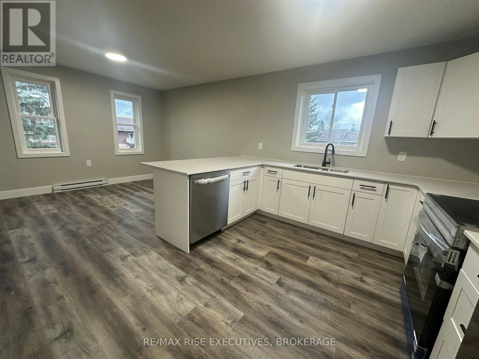 3-565 Emma Street, Gananoque, ON, K7G 2Y6 - 3