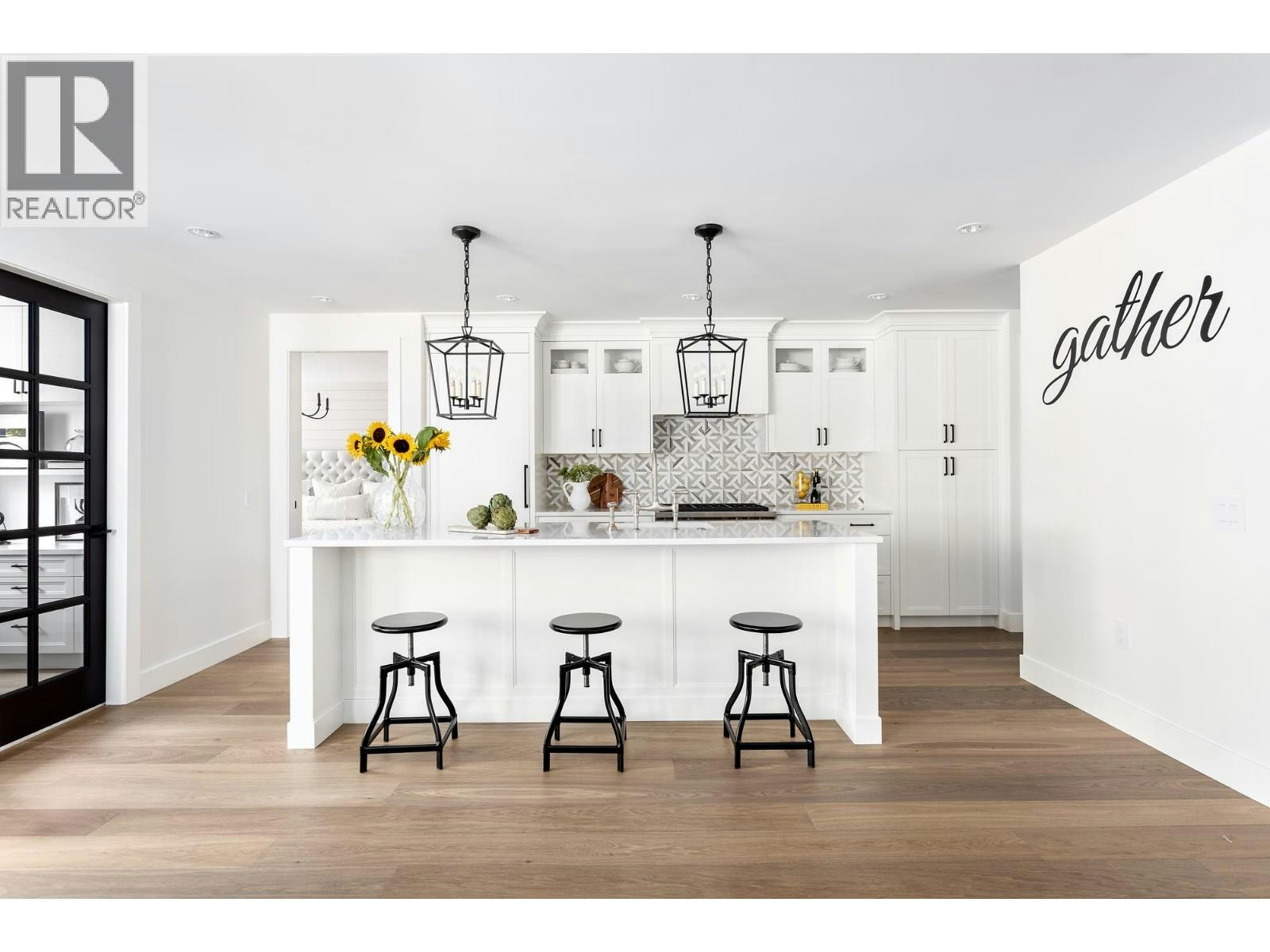 102-1055 Ridgewood Drive, North Vancouver, BC, V7R 0A6