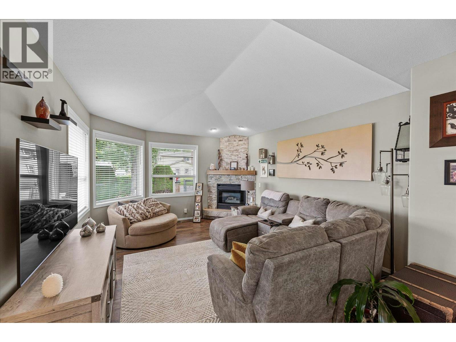 301 Fizet Avenue - 4