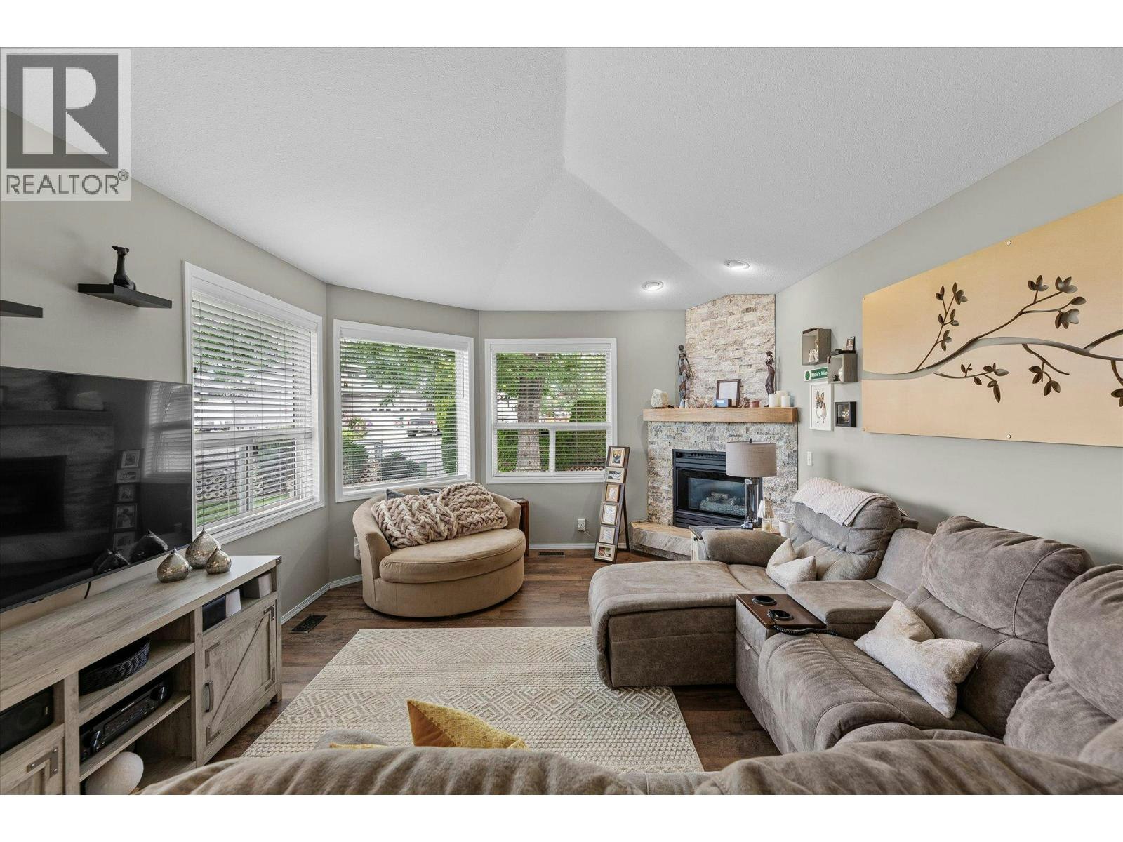 301 Fizet Avenue - 5