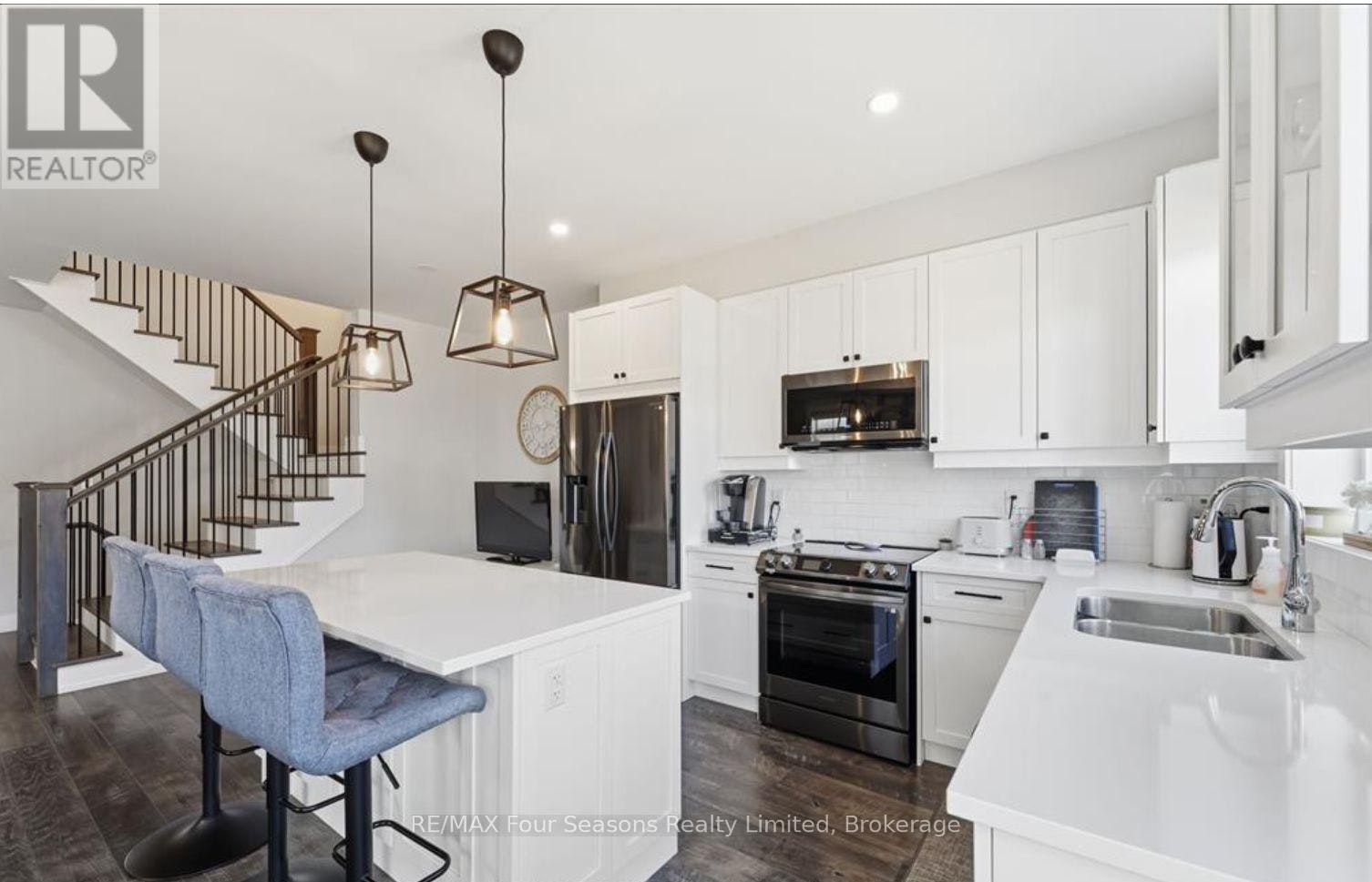 146 Sycamore Street, Blue Mountains, ON, L9Y 4E4 - 5