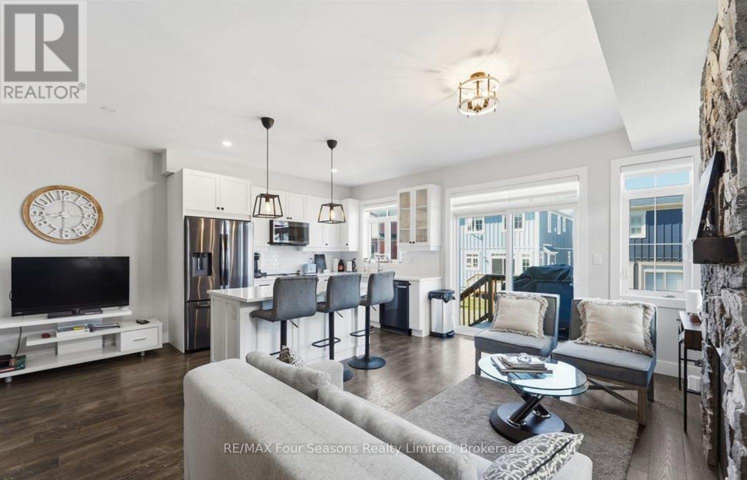 146 Sycamore Street, Blue Mountains, ON, L9Y 4E4 - 4