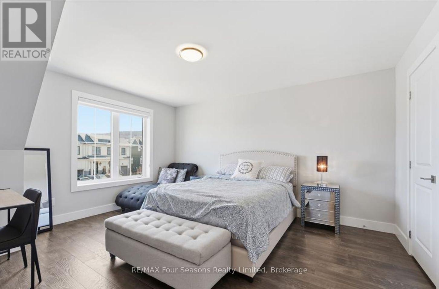 146 Sycamore Street, Blue Mountains, ON, L9Y 4E4 - 9