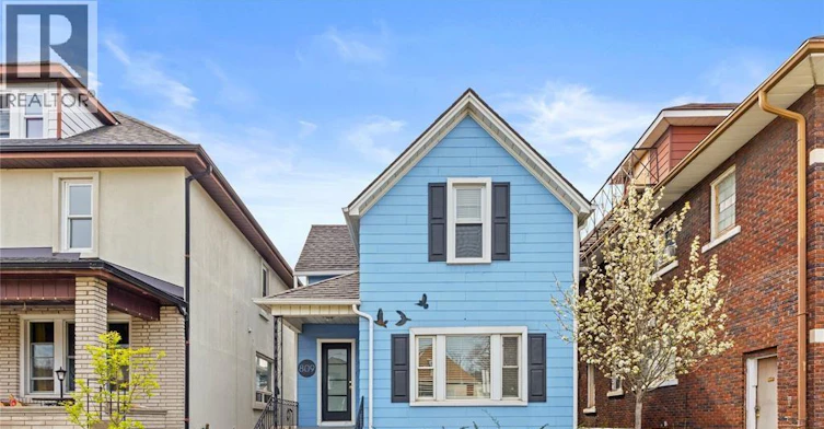 809 Gladstone, Windsor, ON, N9A 2R3