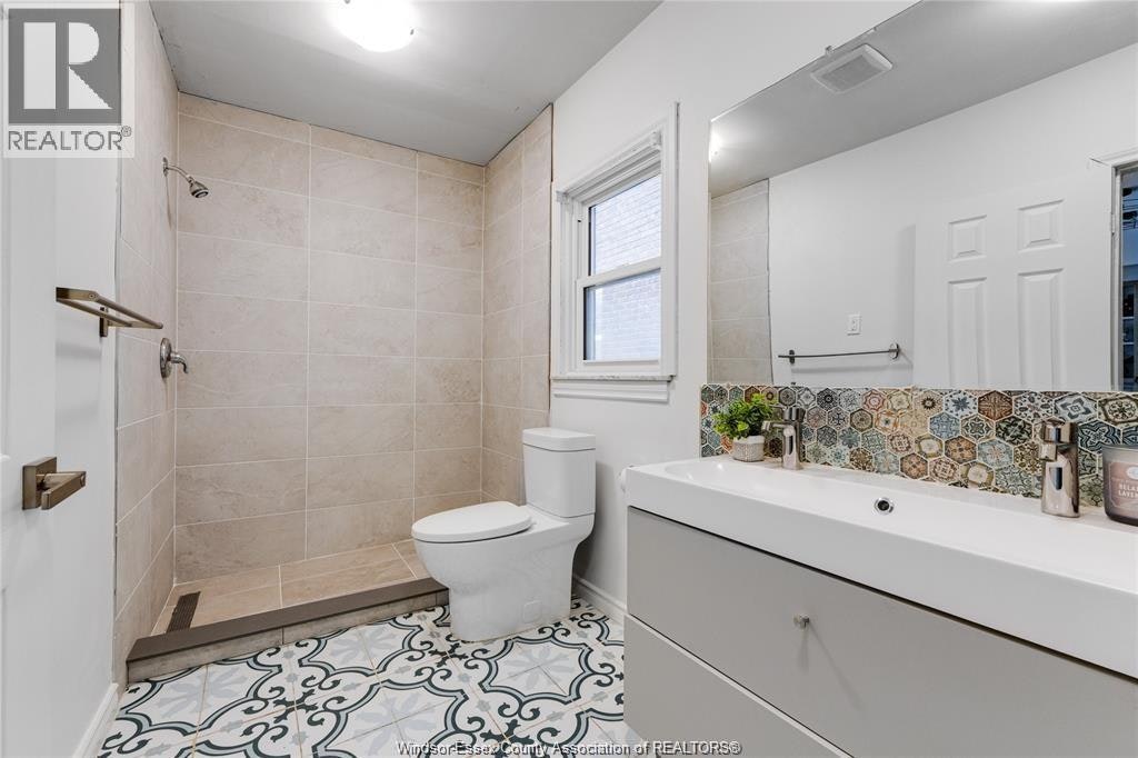 809 Gladstone, Windsor, ON, N9A 2R3 - 15