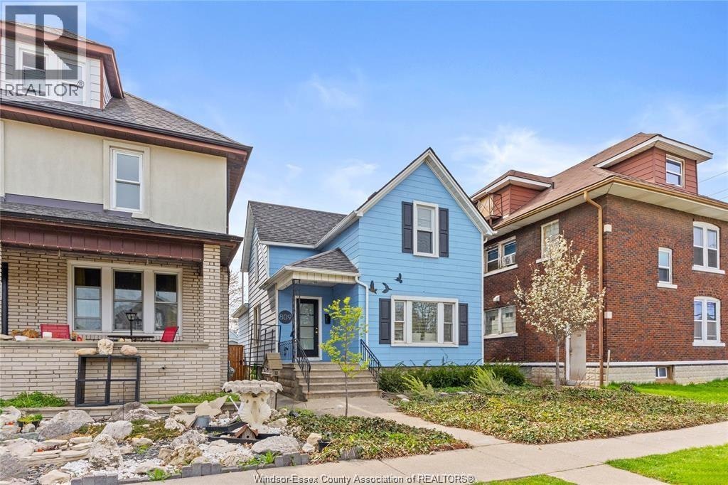 809 Gladstone, Windsor, ON, N9A 2R3 - 2