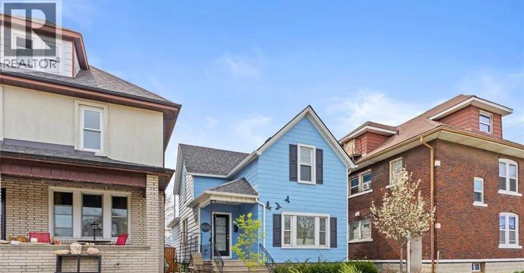 809 Gladstone, Windsor, ON, N9A 2R3 - 2