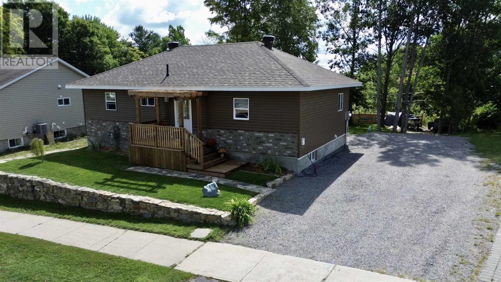 51 Axmith Avenue, Elliot Lake, ON, P5A 1B5