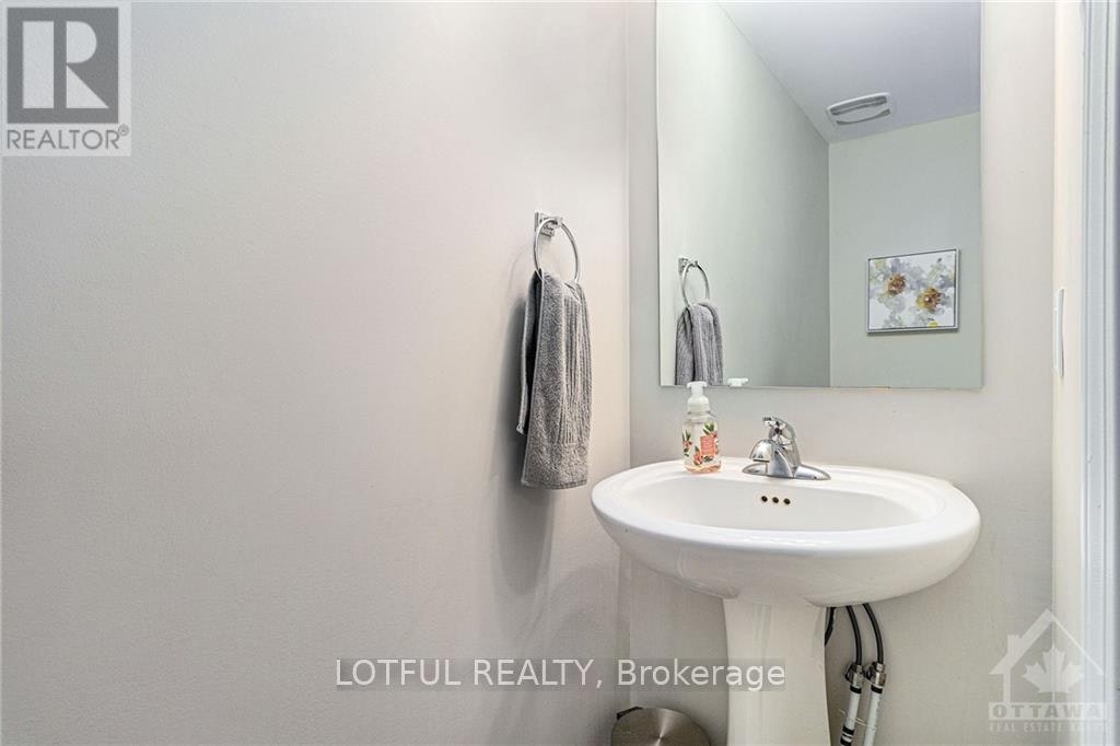 477 Meadowhawk Crescent, Ottawa, ON, K2J 5W7 - 6