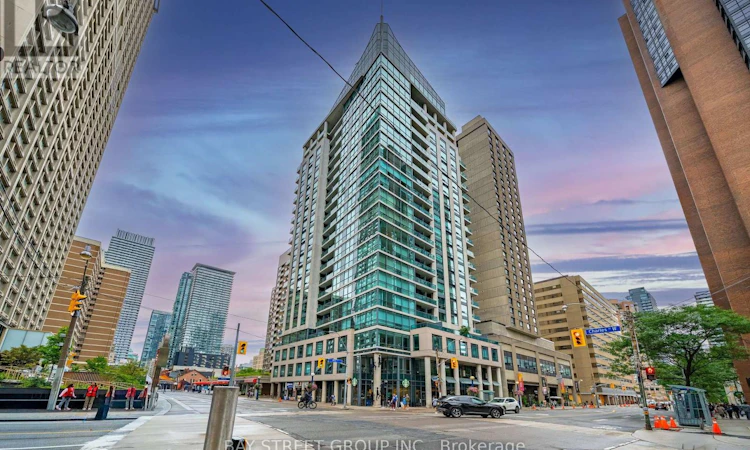 805-1121 Bay Street