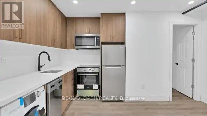 31-917 St Clair Avenue W, Toronto, ON, M6C 1C7 - 4