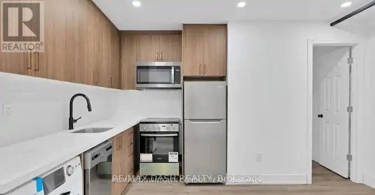 31-917 St Clair Avenue W, Toronto, ON, M6C 1C7 - 4