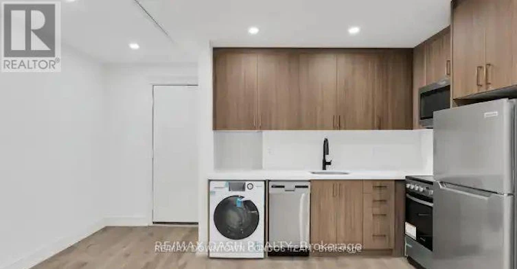 31-917 St Clair Avenue W, Toronto, ON, M6C 1C7 - 32