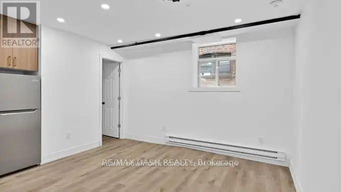 31-917 St Clair Avenue W, Toronto, ON, M6C 1C7 - 33