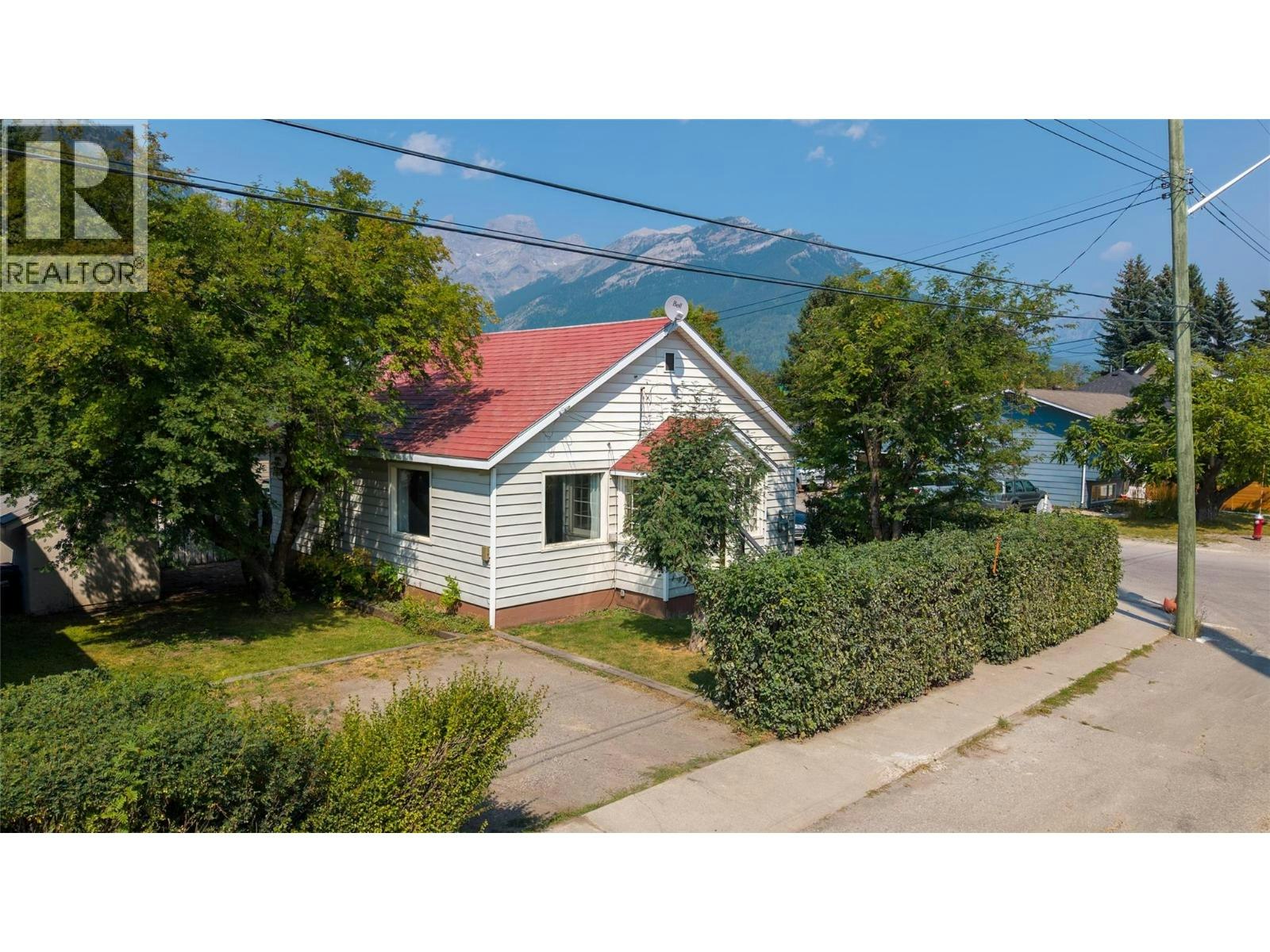 691 3rd Avenue, Fernie, BC, V0B 1M0