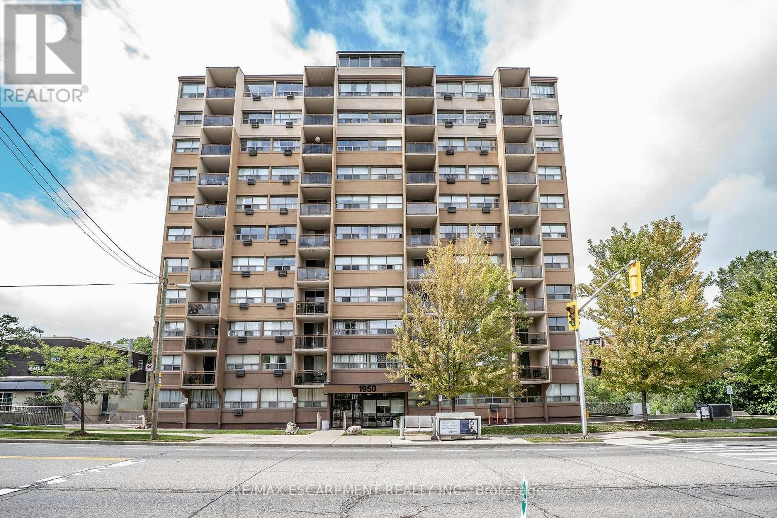 307-1950 Main Street W