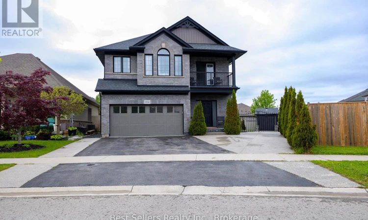 214 Cardinal Crescent