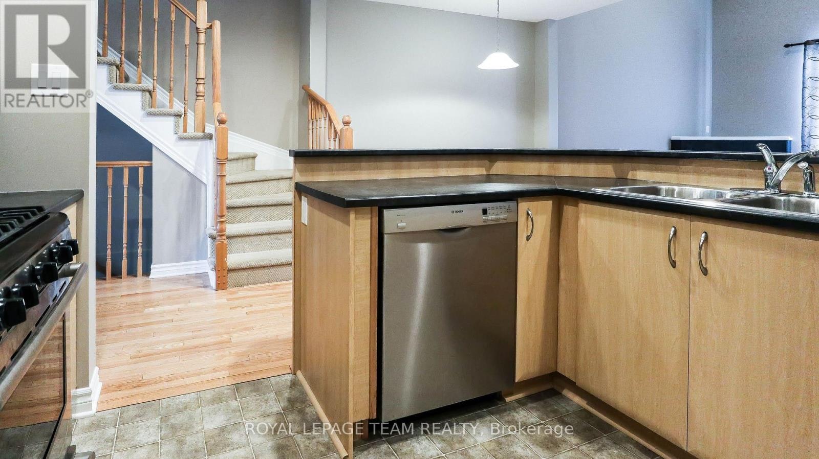 119 Bridgestone Drive, Ottawa, ON, K2M 0A4 - 9