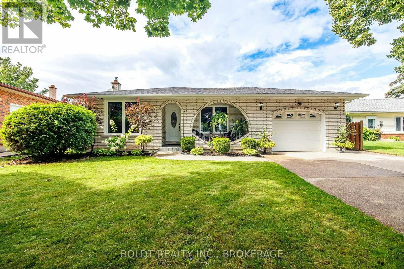17 Chatham Road, St. Catharines, ON, L2M 4N7