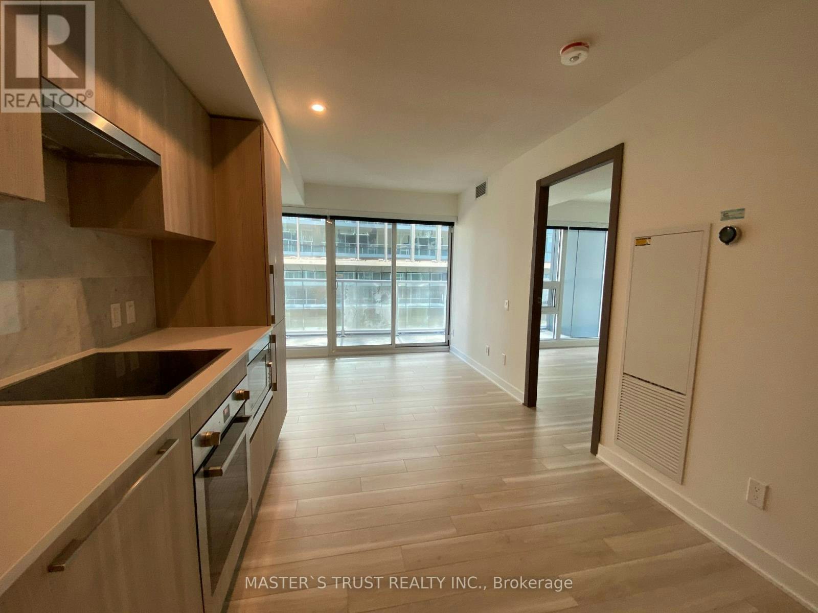 716-17 Bathurst Street, Toronto, ON, M5V 0N1 - 2