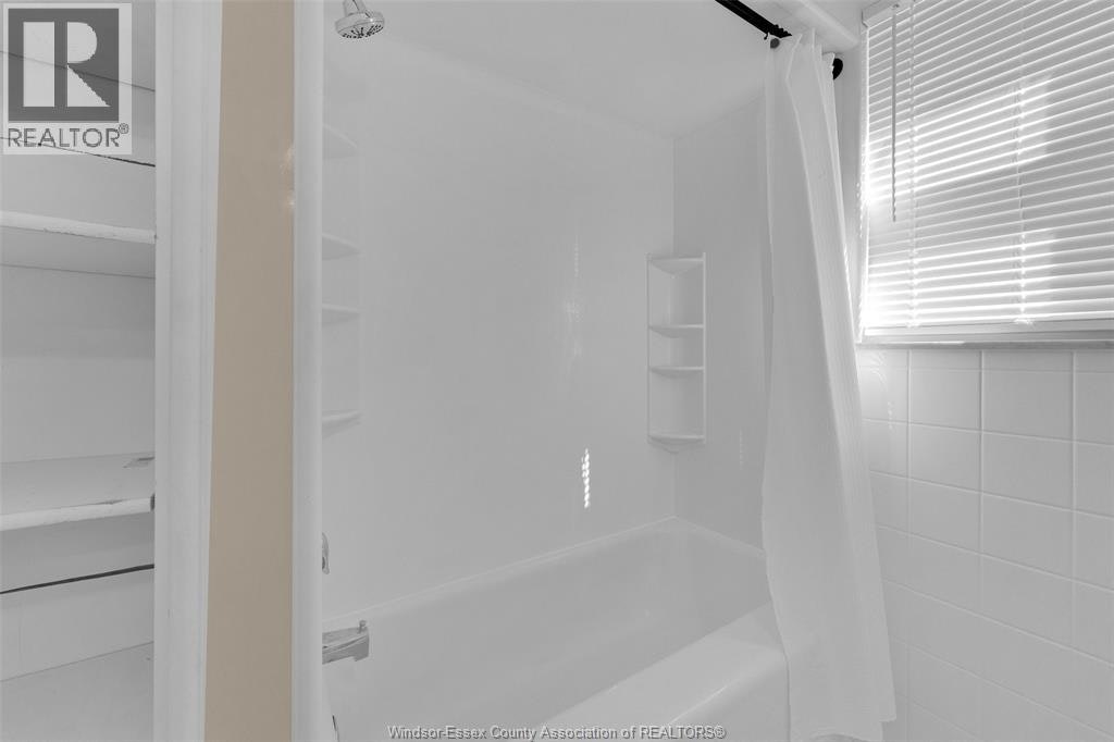 UPPER-1605 Dougall Avenue, Windsor, ON, N8X 1S4 - 17