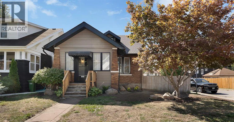 UPPER-1605 Dougall Avenue, Windsor, ON, N8X 1S4