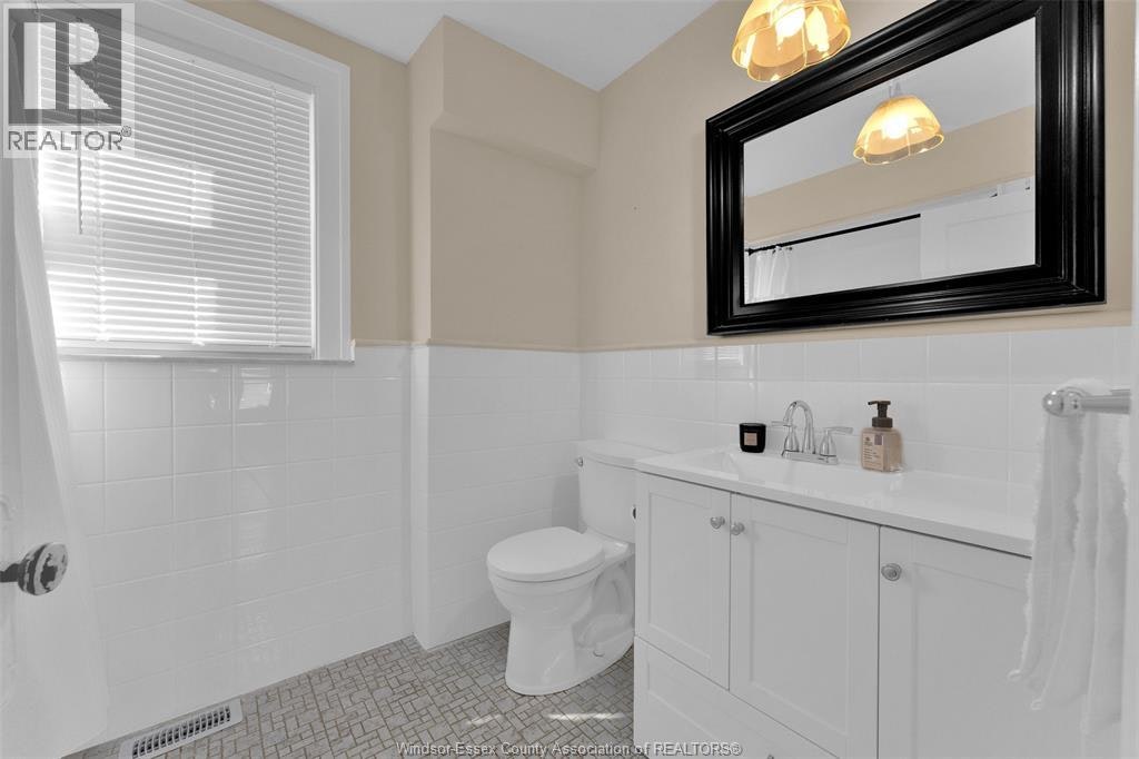UPPER-1605 Dougall Avenue, Windsor, ON, N8X 1S4 - 16